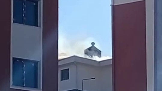 Binanın tepesinde yangın!