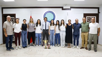 BUÜ Kadın Hentbol Takımından iki farklı branşta birincilik
