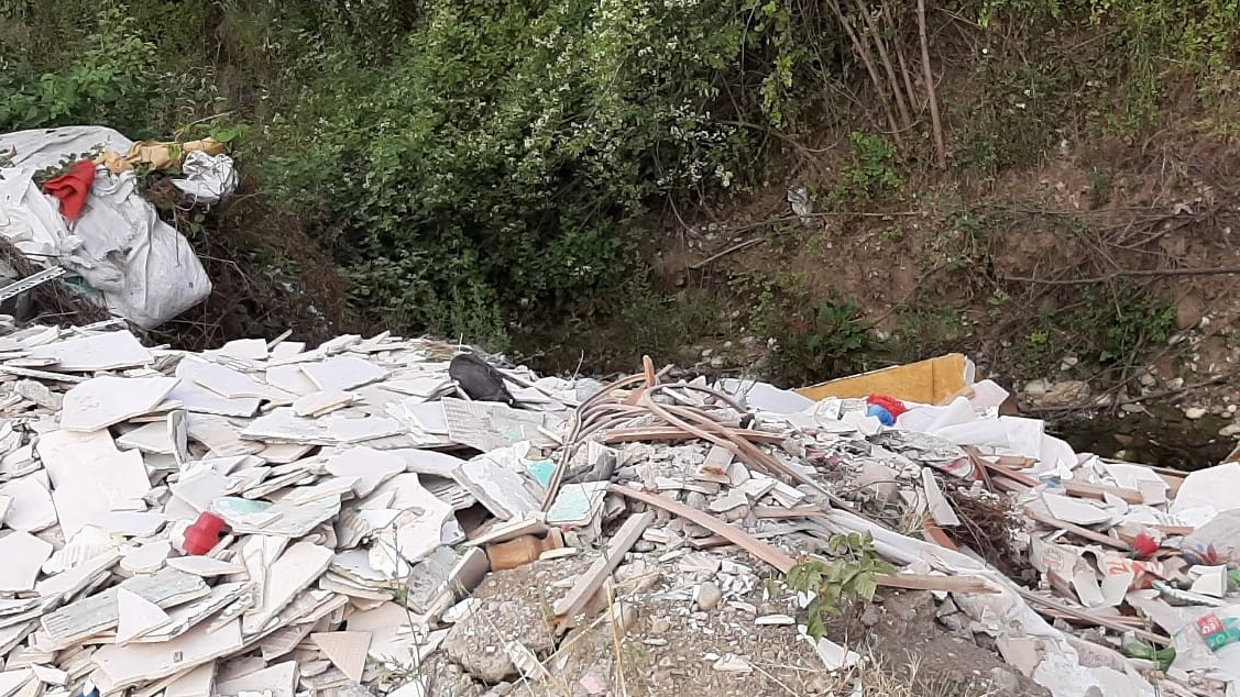 Dere yatağı çöplüğe döndü