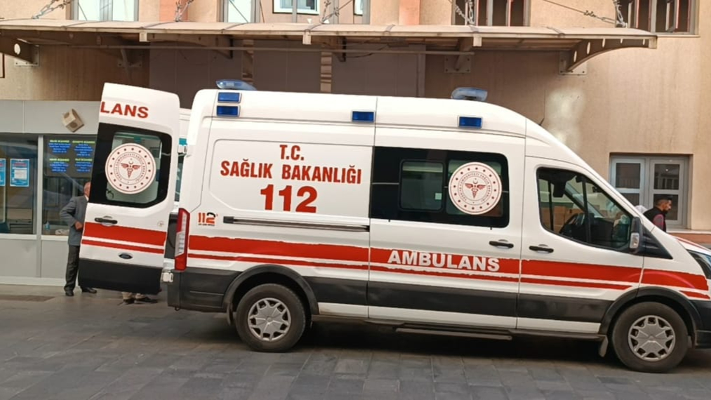 Eşini ve iki kızını bıçakladı! Cami tuvaletinde yakalandı