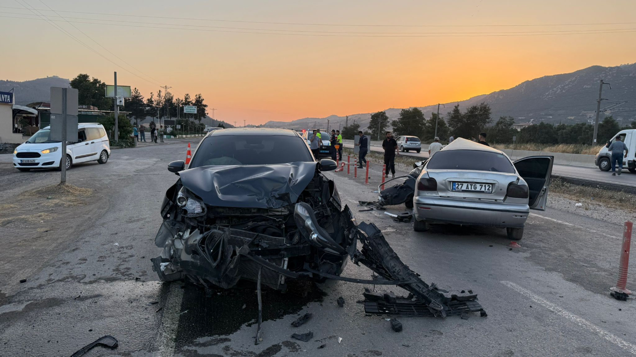 Osmaniye’de iki otomobil çarpıştı: 2 yaralı