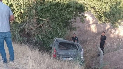 Ticari araç şarampole yuvarlandı! 1 yaralı