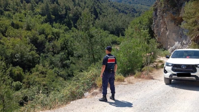 Kuşadası'nda yasaklı bölgeye giren 12 kişiye 35 bin TL ceza