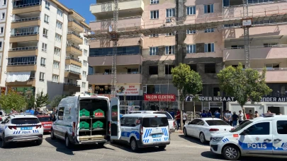 Kırılan iskeleden düşen işçilerden 2'si yaşamını yitirdi