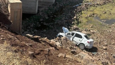 Diyarbakır'da otomobil köprüden düştü: 1 yaralı