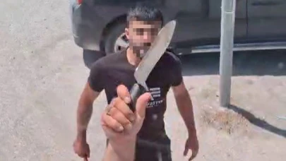 Yol verme kavgasında kamyon şoförüne satırla saldıran 2 şahıs tutuklandı