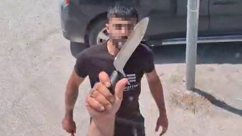 Kamyon şoförüne satırla saldıran magandalar tutuklandı