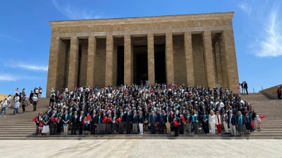 Yüzlerce Rotaryen yeni döneme Anıtkabir'de Atatürk’ün huzurunda başladı