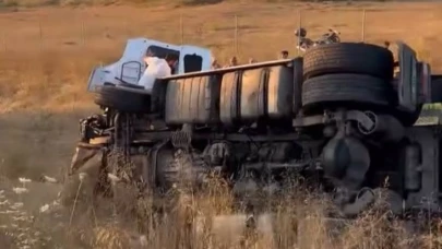 Kuzey Marmara Otoyolu'nda tır devrildi: 2 ölü