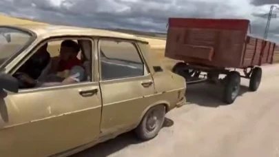 Eskişehir'de trafik tehlikesi! Otomobil traktör römorkunu çekti