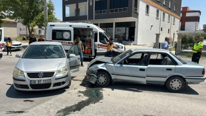 Otomobiller çarpıştı: 6 yaralı