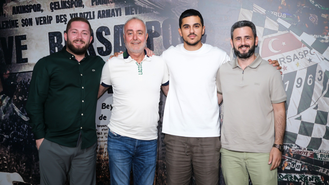 Bursaspor'da Mücahit Can Akçay ile yollar ayrıldı