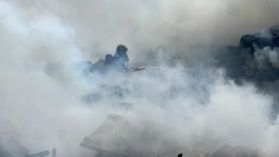 Sivas'ta atık malzemeler alev aldı!