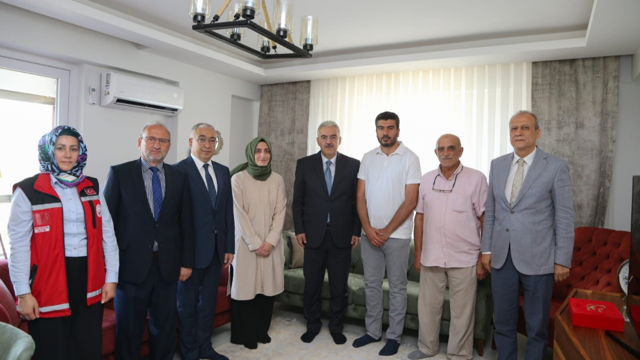 Bursa Valisi Ayyıldız, 15 Temmuz gazisini ziyaret etti