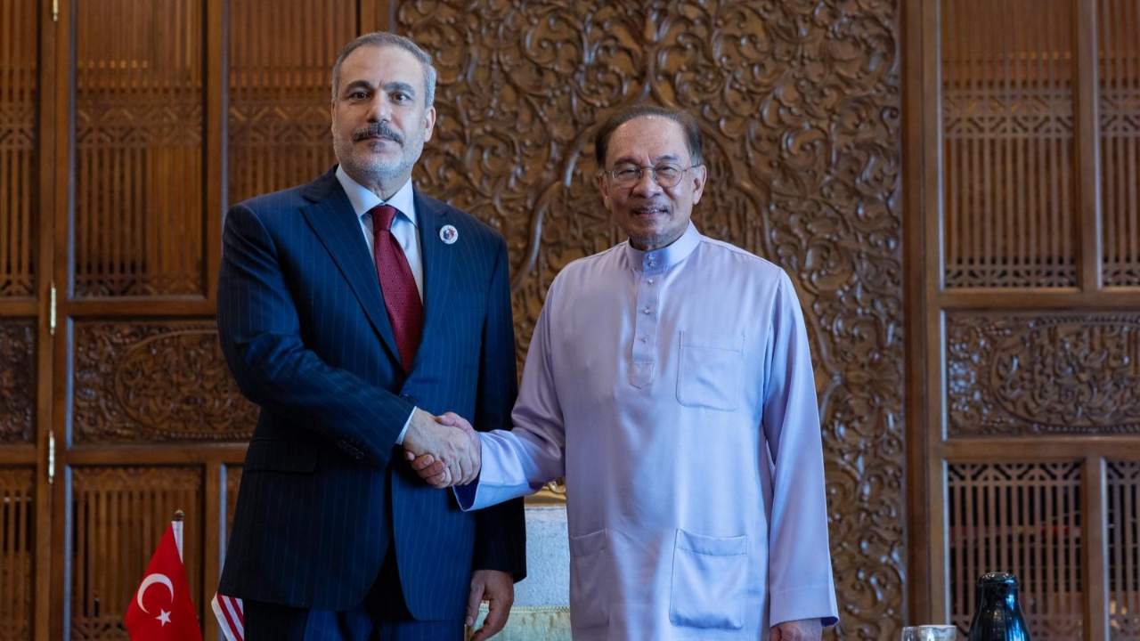 Bakan Fidan Malezya Başbakanı Enver İbrahim ile görüştü
