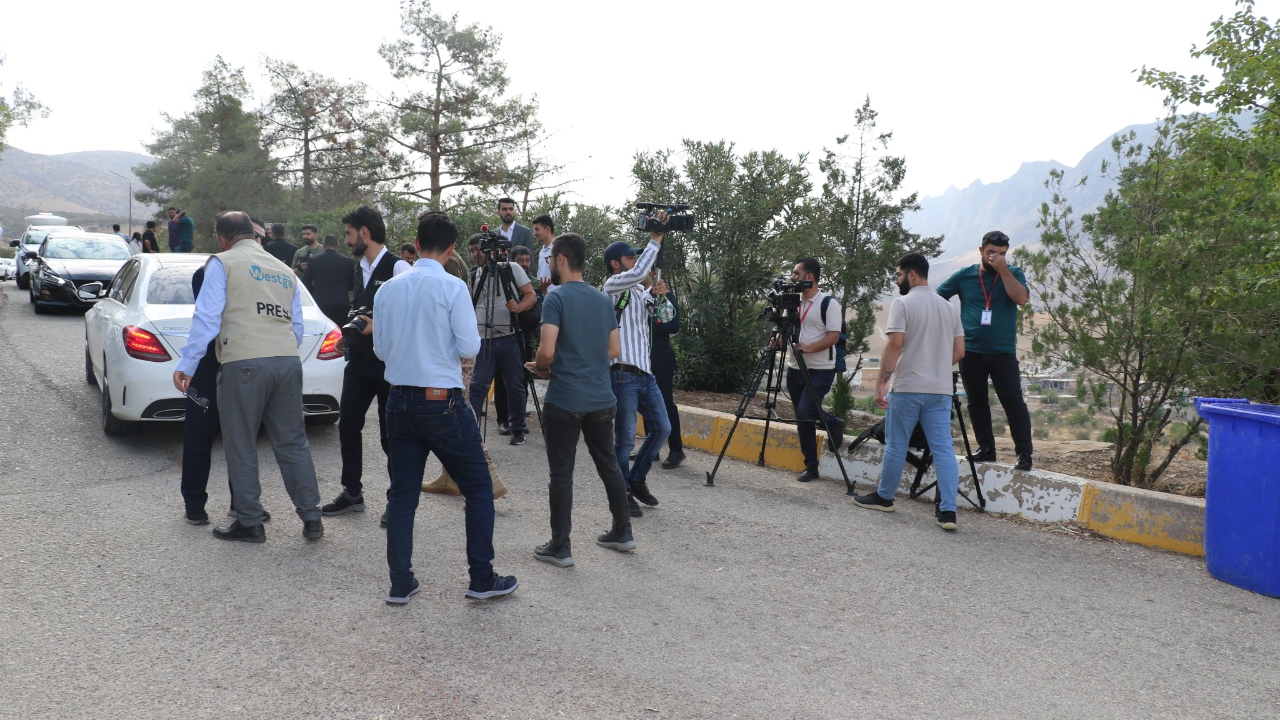 Terör örgütü PKK silah bırakacak! Birçok ülkeden basın mensubu takipte