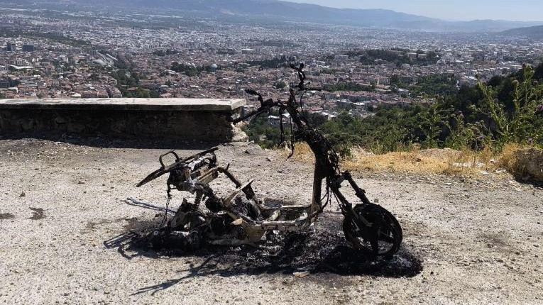 Bursa'da motosikletini çalıp yaktılar: 40 bin lirası da kayıp