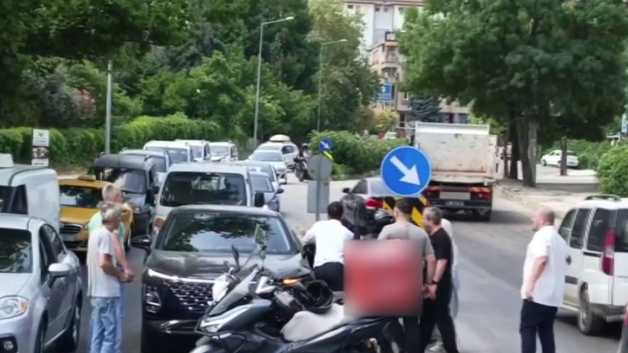 Bursa'da yol verme kavgası trafiği karıştırdı
