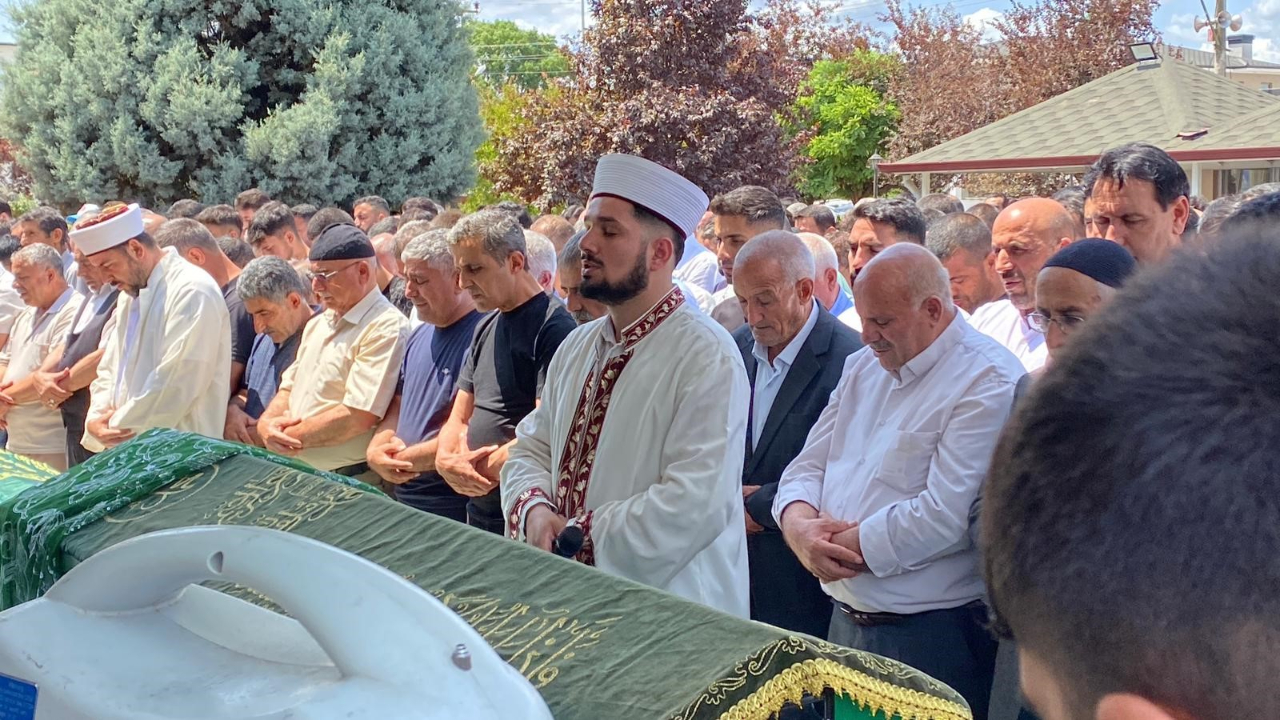 Amcaları tarafından öldürülen kardeşler defnedildi