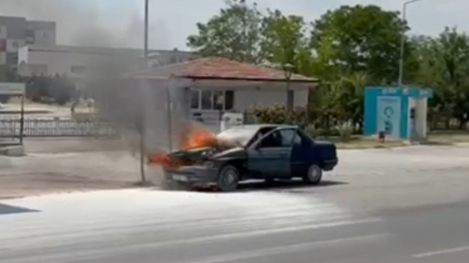 Afyonkarahisar'da korkutan otomobil yangını!