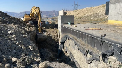 Tünel çevresinde toprak kaydı! 2 işçi göçük altında kaldı