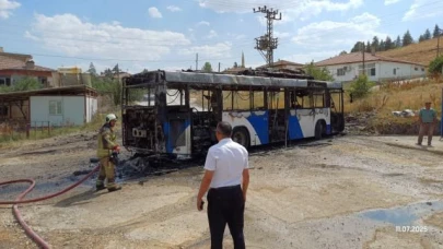 Ankara'da belediye otobüsü yandı!