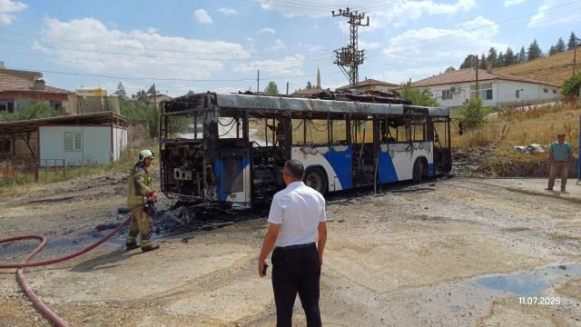 Ankara'da belediye otobüsü yandı!