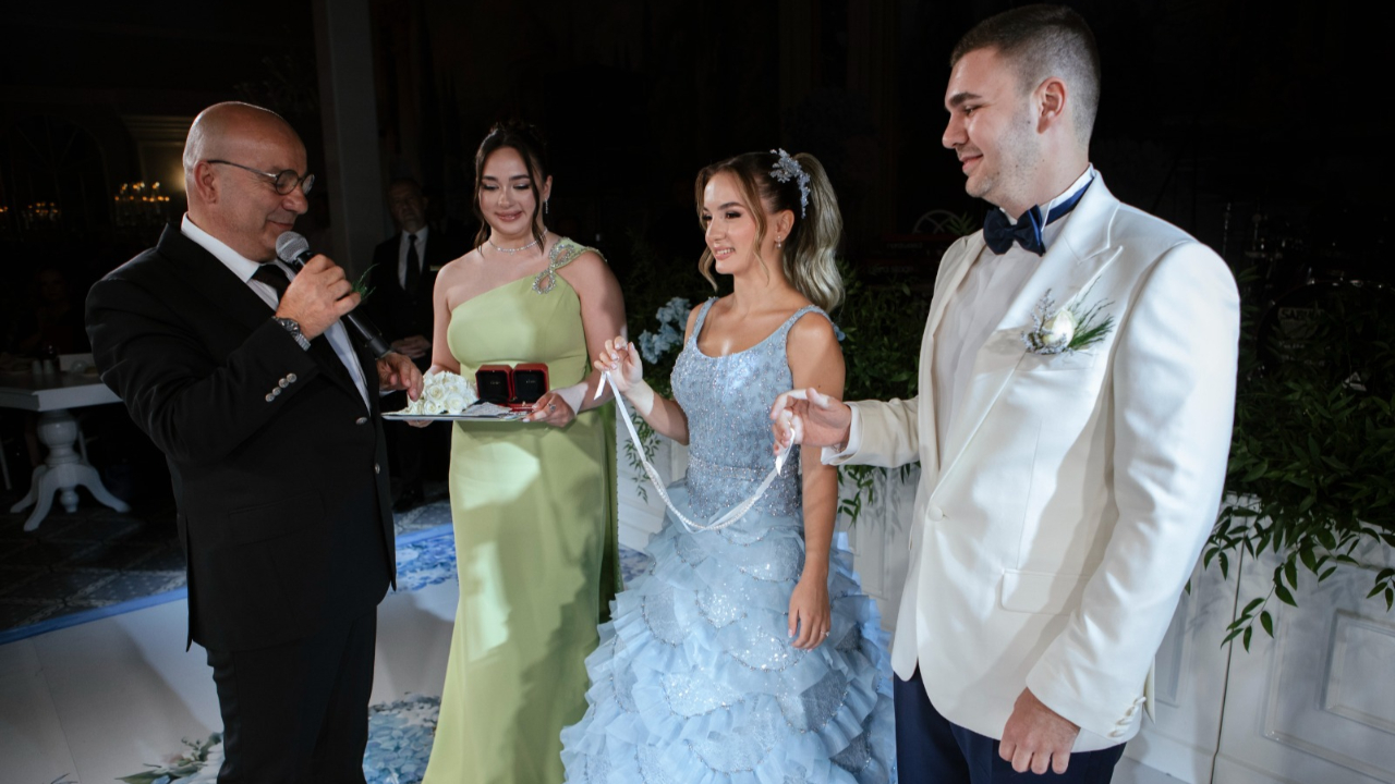 Zeynep Sevük ve Baha Güler nişanlandı