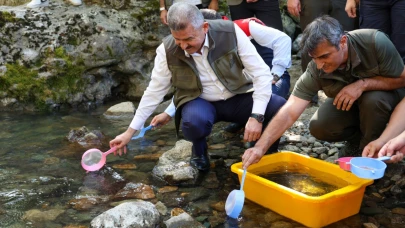 Artvin’de 5 bin kırmızı benekli alabalık doğaya salındı