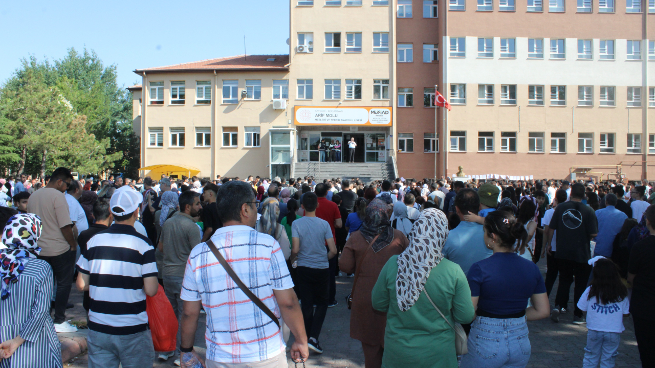 LGS'de tam puan alan 719 öğrencinin 17'si Kayseri'den