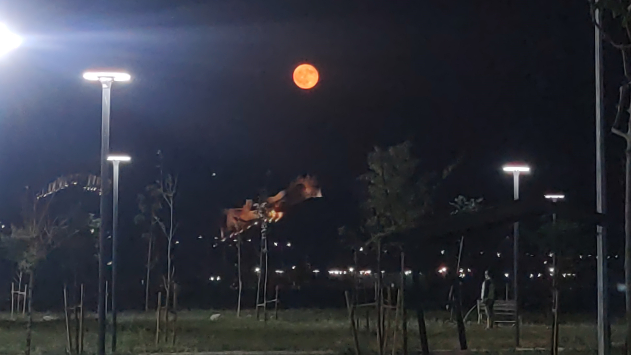 Van Kalesi dolunayda manzarası ile hayran bıraktı