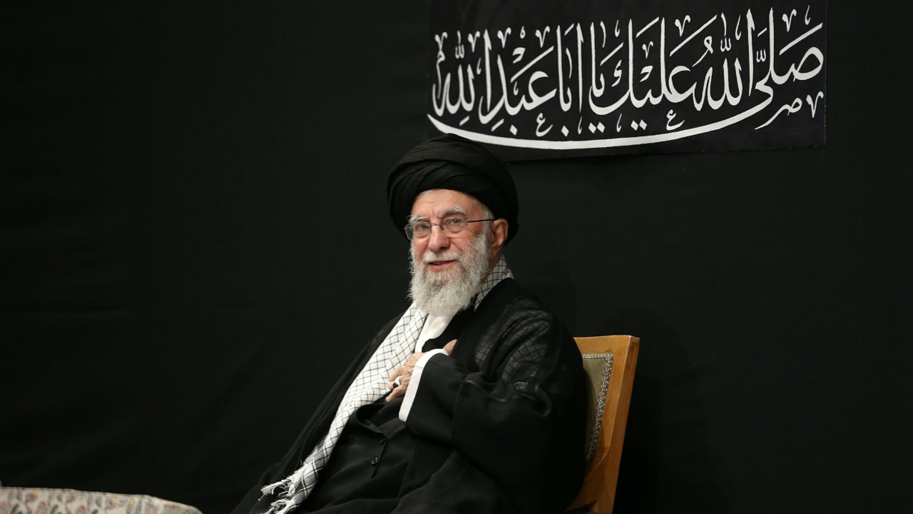 İran dini lideri Hamaney'den ABD'ye kritik uyarı!