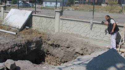 Foseptik inşaatında üzerine taş düşen işçi yaralandı
