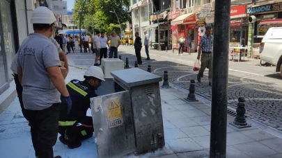 Kırklareli'de kaldırımdaki elektrik panosunda yangın