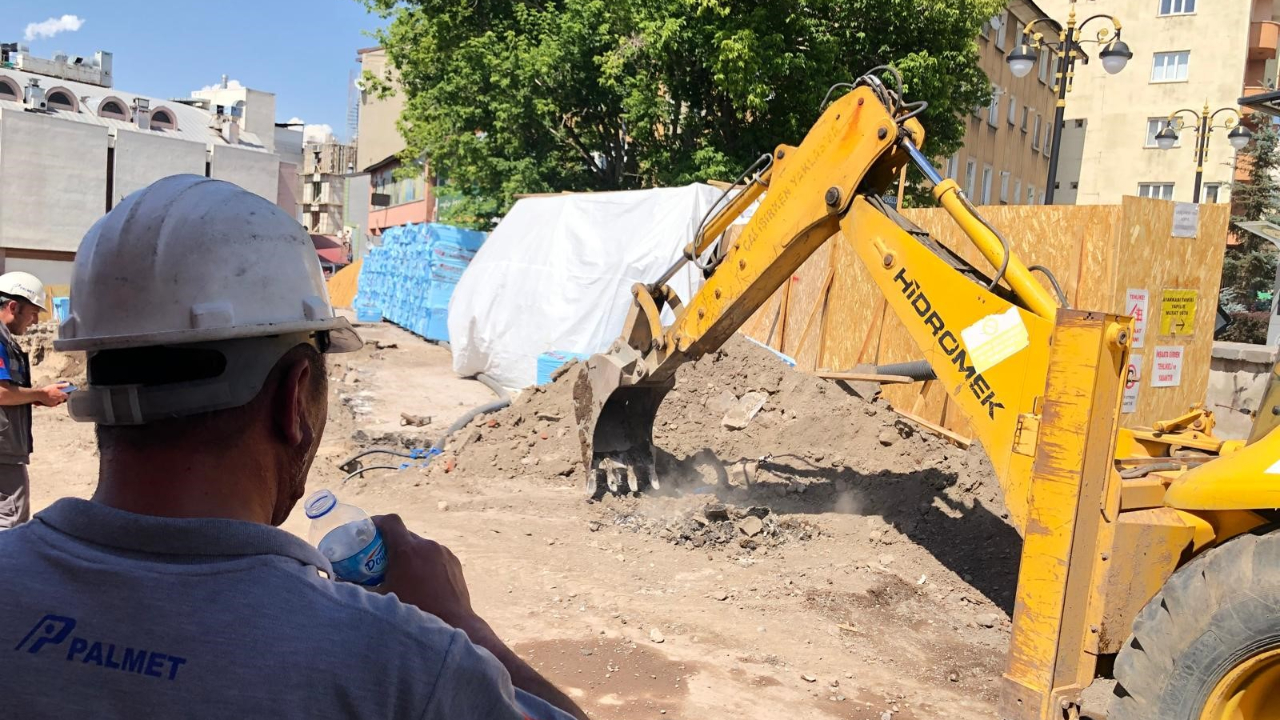 Erzurum'da doğal gaz borusu delindi! Vatandaşlar büyük korku yaşadı