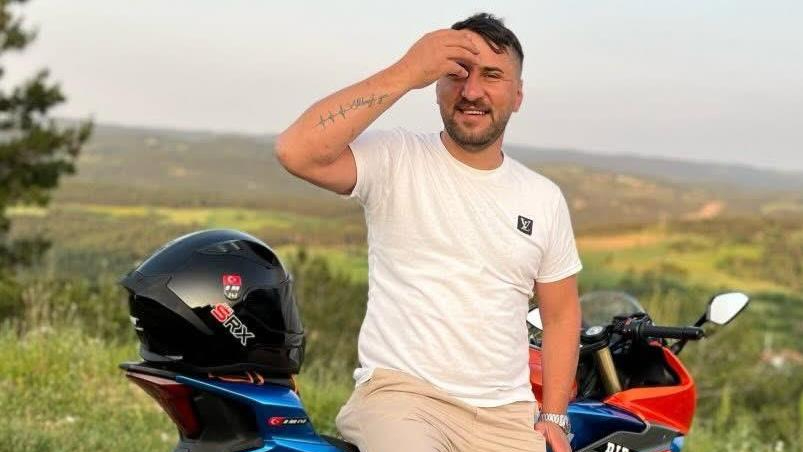 Bariyerlere çarpan motosiklet sürücüsü öldü
