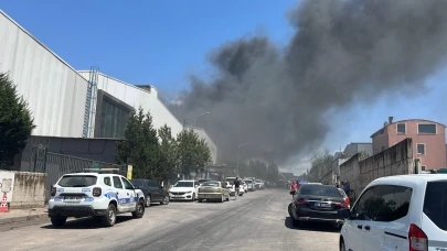 Kocaeli'de plastik varil fabrikasında yangın