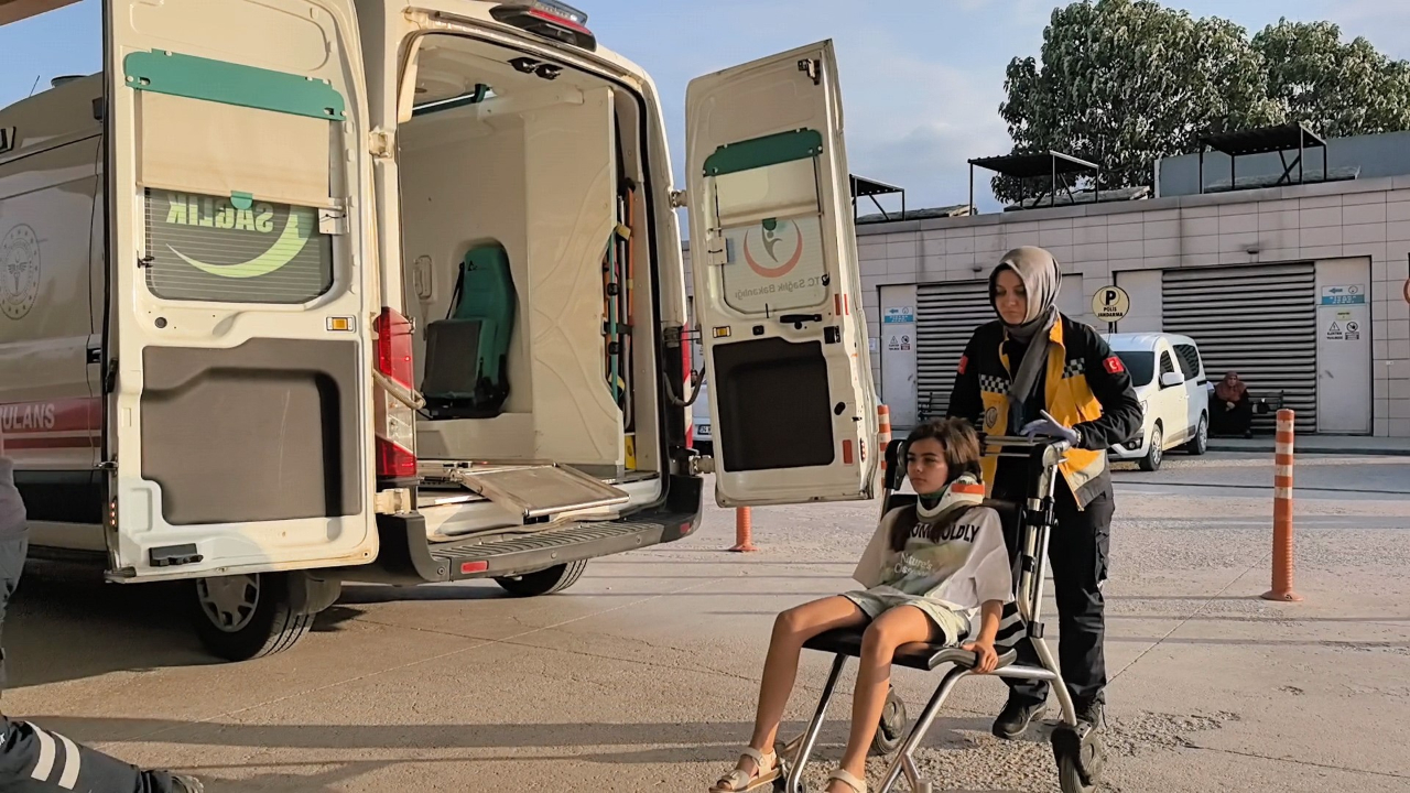 Bursa'da iki otomobil çarpıştı: 1'i ağır 4 yaralı