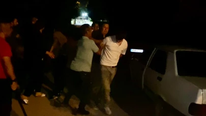Eli bıçaklı genç polisin biber gazlı müdahalesiyle etkisiz hale getirildi