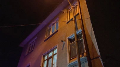 Konya'da 3'üncü kattan düşen çocuk ağır yaralandı