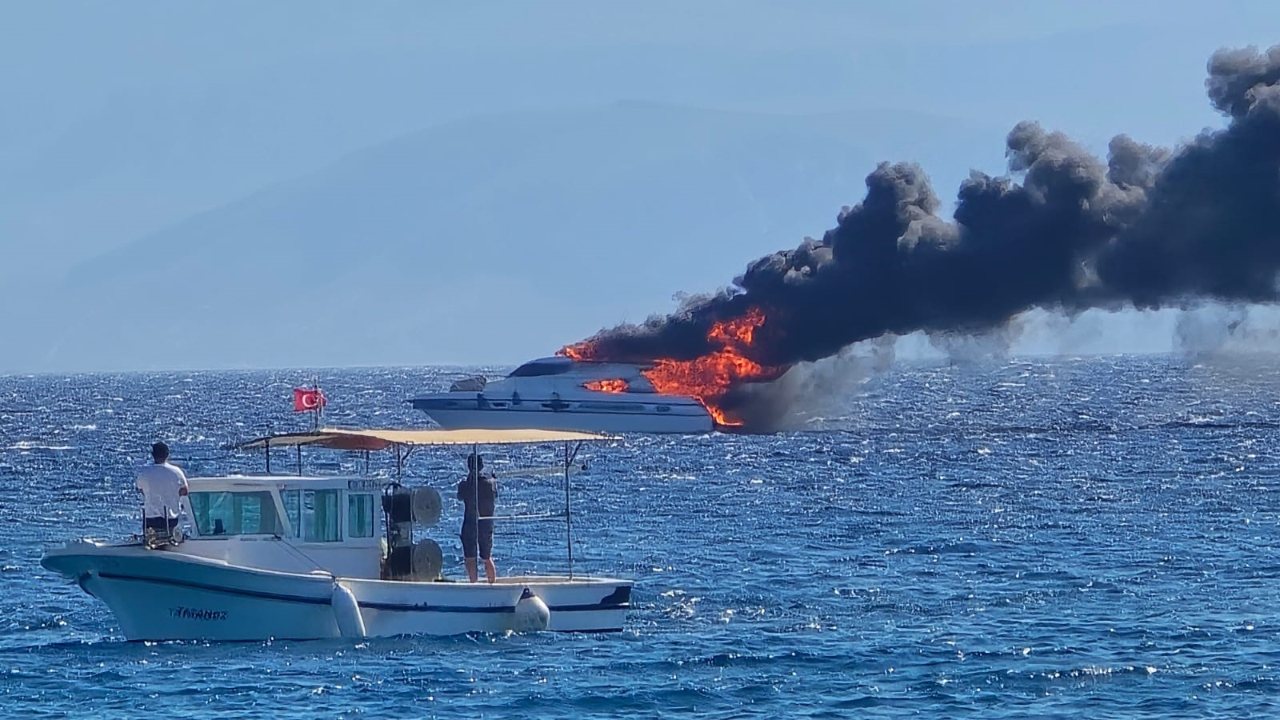 İzmir'de Dalyan Marina’da yat yangını