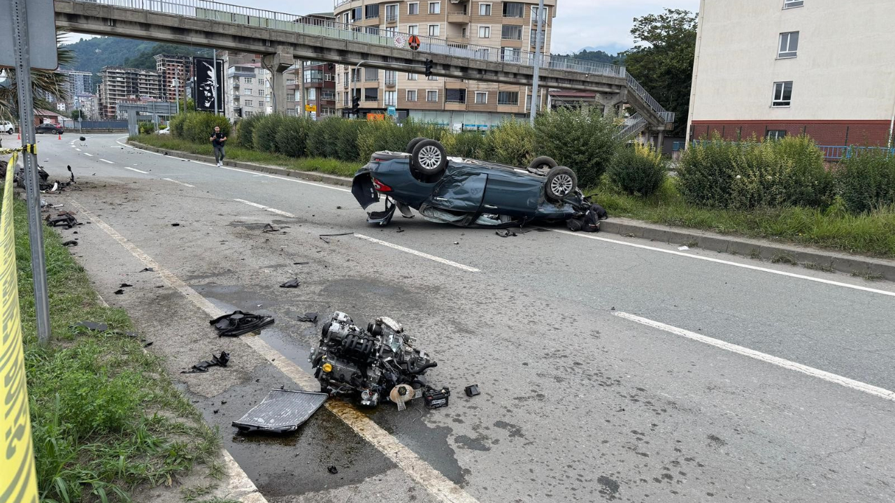 Trafik kazasında 2 genç yaşamını yitirdi