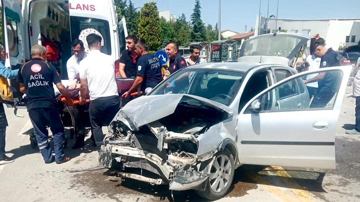 Malatya’da iki otomobil çarpıştı: 4 yaralı