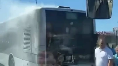 Beylikdüzü'nde metrobüste yangın çıktı