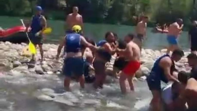 Rafting merkezinde can yeleği giyme tartışması kürekli kavgaya dönüştü