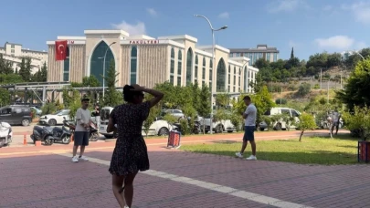 Sınavı dakikalarla kaçırdılar, tabelayı göremedikleri söylenince içeri alındılar
