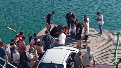 Feribottan atlayan şahsı vatandaşlar kurtardı