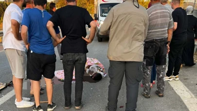 Bursa’da bariyerlere çarpan otomobilin sürücüsü öldü