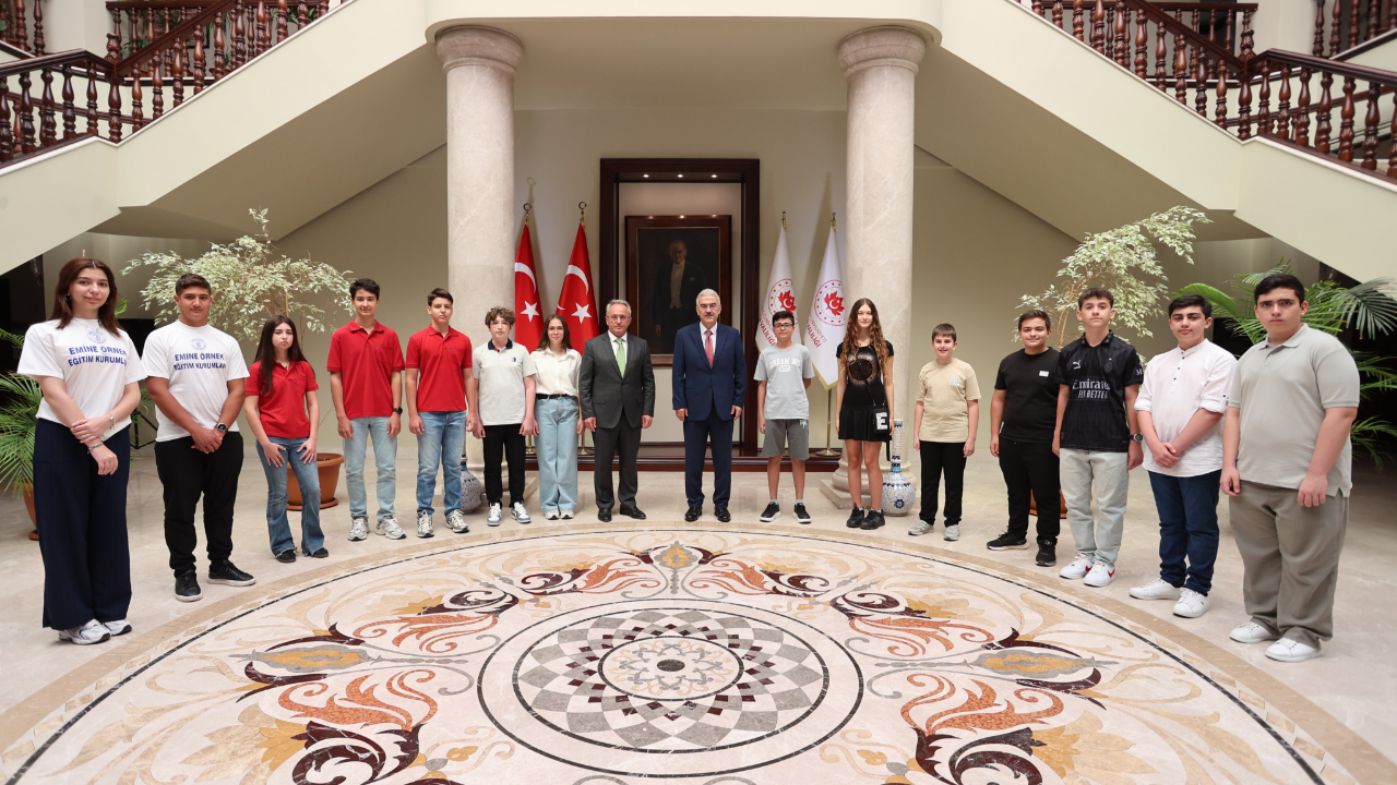 LGS şampiyonlarına Vali Ayyıldız’dan tebrik ve hediye