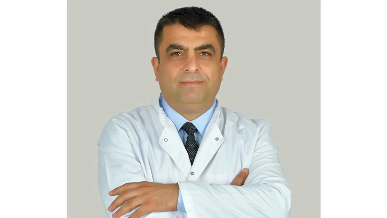 Hayat Hastanesi’nde minik bebeğe böbrek taşı operasyonu!